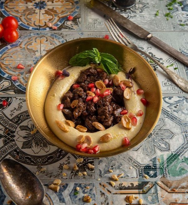 Hummus with meat