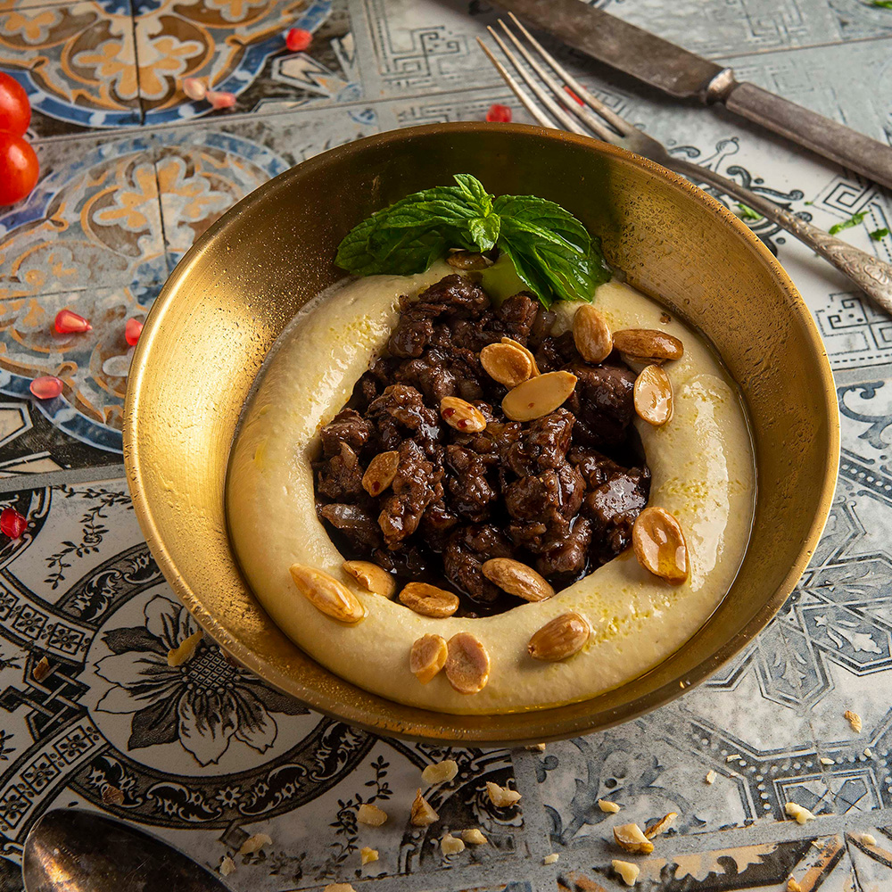Hummus with meat