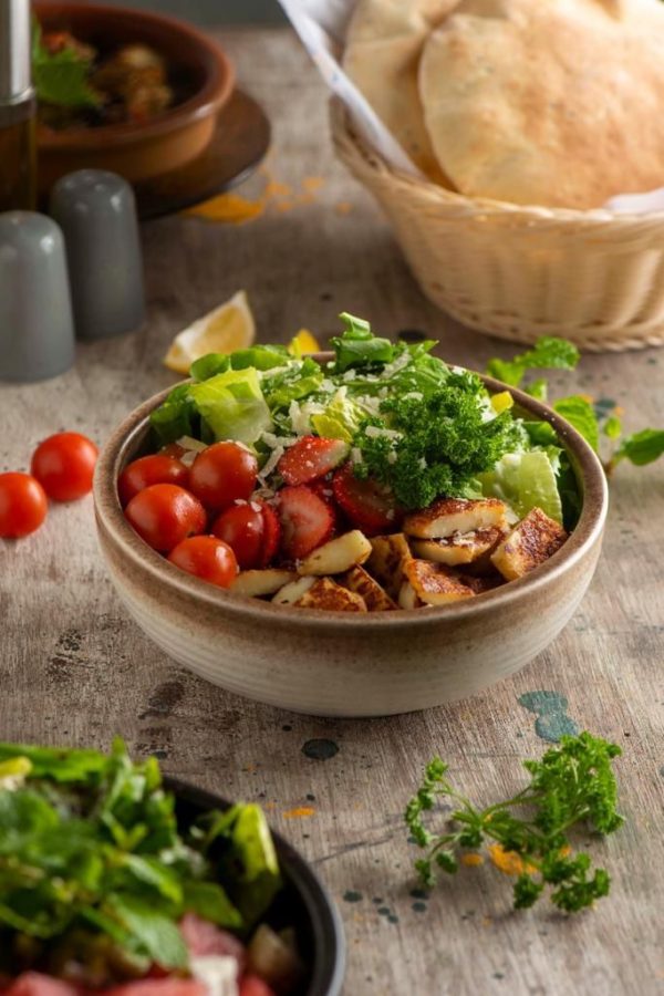 Grilled halloumi salad